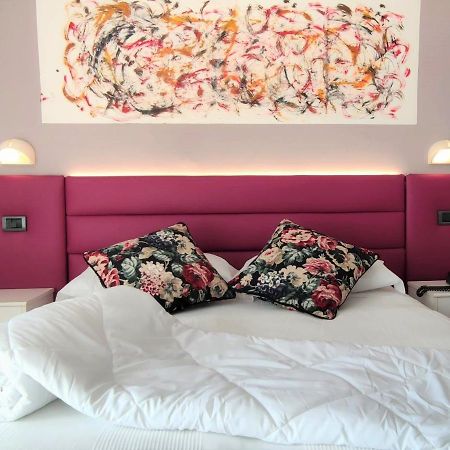 Hotel Villa Platani ริชชิโอเน ภายนอก รูปภาพ