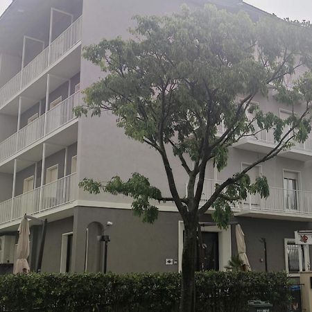 Hotel Villa Platani ริชชิโอเน ภายนอก รูปภาพ