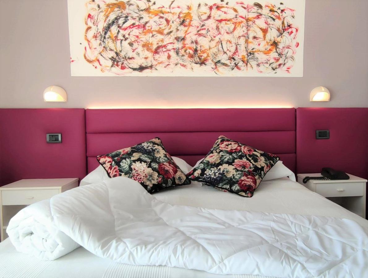 Hotel Villa Platani ริชชิโอเน ภายนอก รูปภาพ