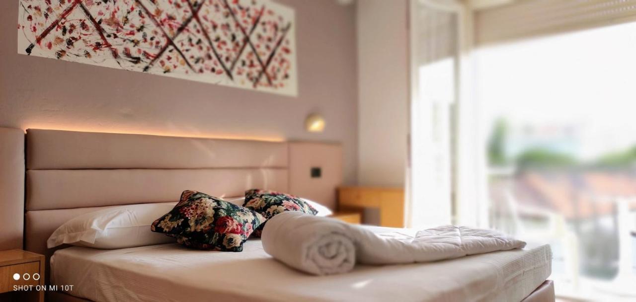 Hotel Villa Platani ริชชิโอเน ภายนอก รูปภาพ
