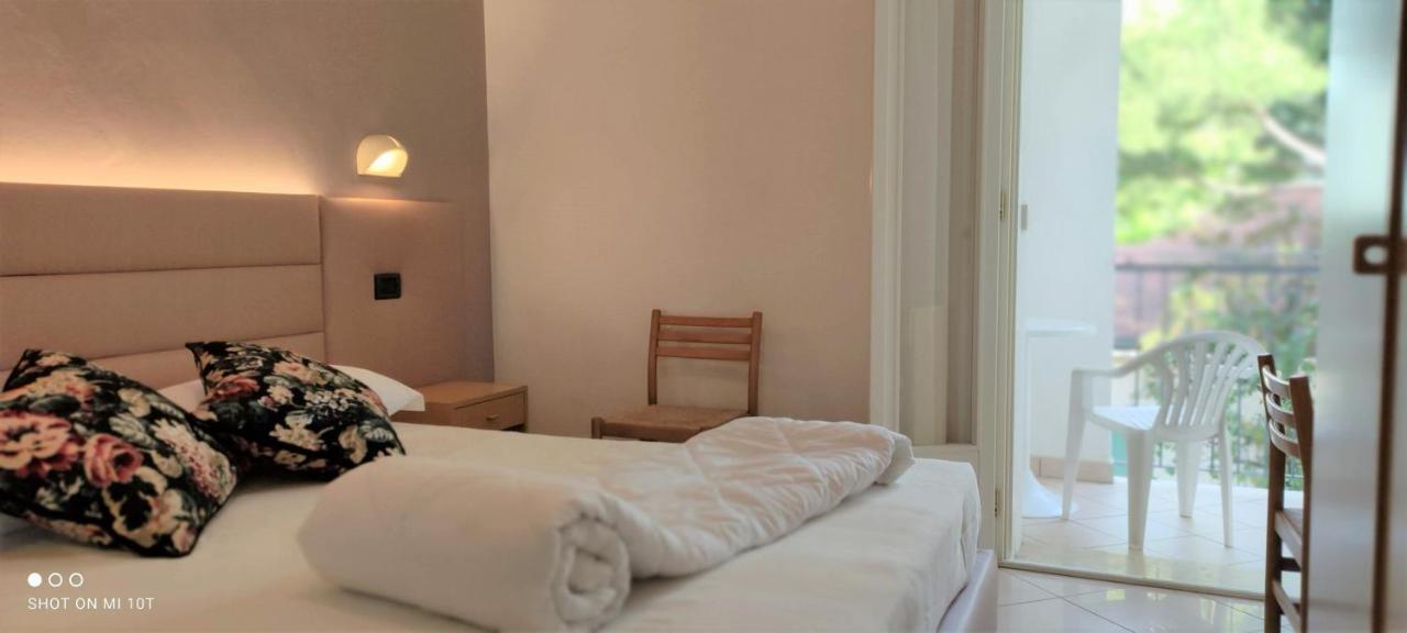 Hotel Villa Platani ริชชิโอเน ภายนอก รูปภาพ