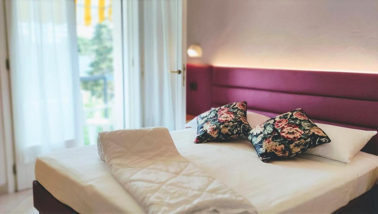 Hotel Villa Platani ริชชิโอเน ภายนอก รูปภาพ