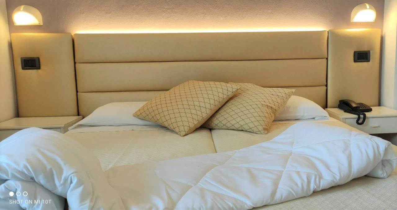 Hotel Villa Platani ริชชิโอเน ภายนอก รูปภาพ