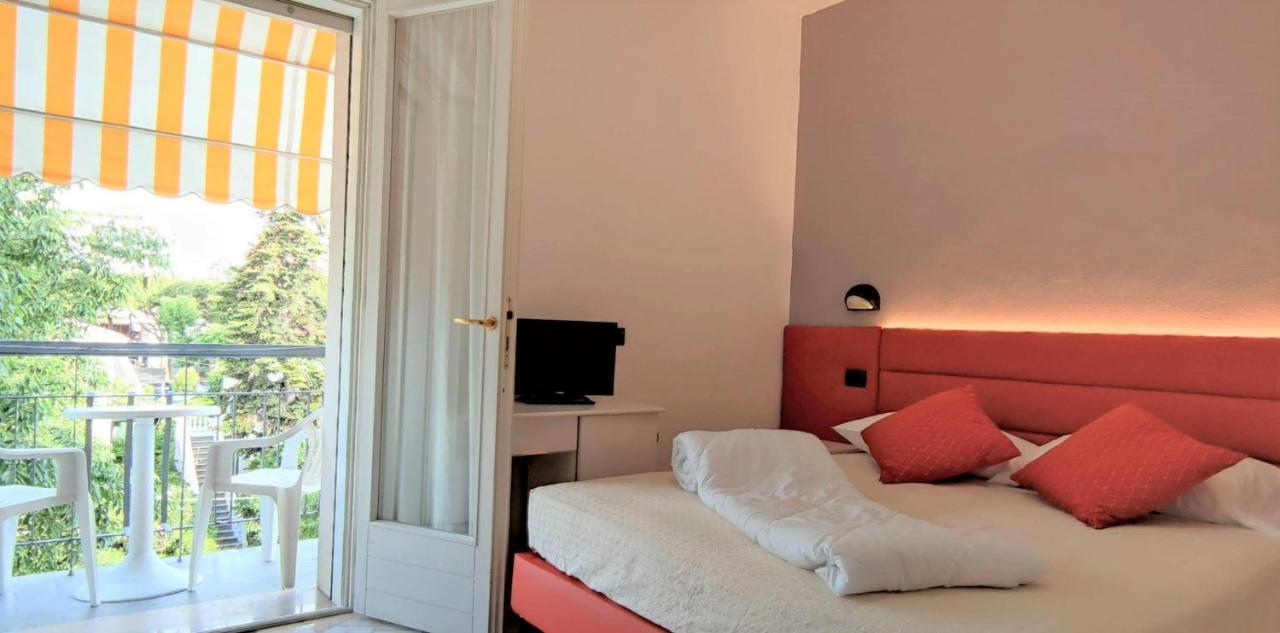 Hotel Villa Platani ริชชิโอเน ภายนอก รูปภาพ