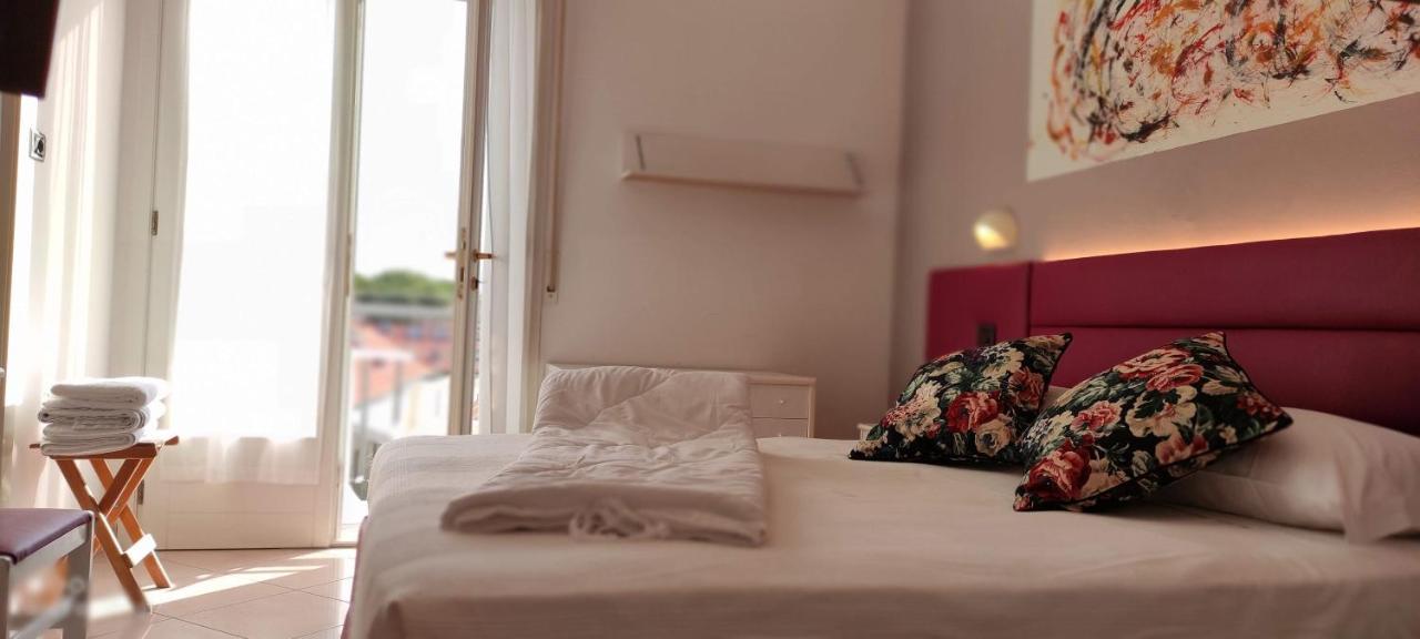 Hotel Villa Platani ริชชิโอเน ภายนอก รูปภาพ