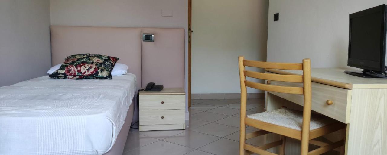 Hotel Villa Platani ริชชิโอเน ภายนอก รูปภาพ